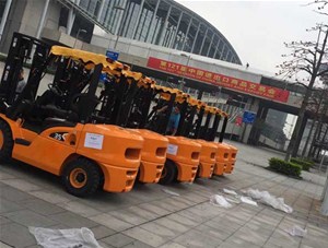 買叉車關注的不僅是價格，而是！你要知道不同價格叉車的區(qū)別